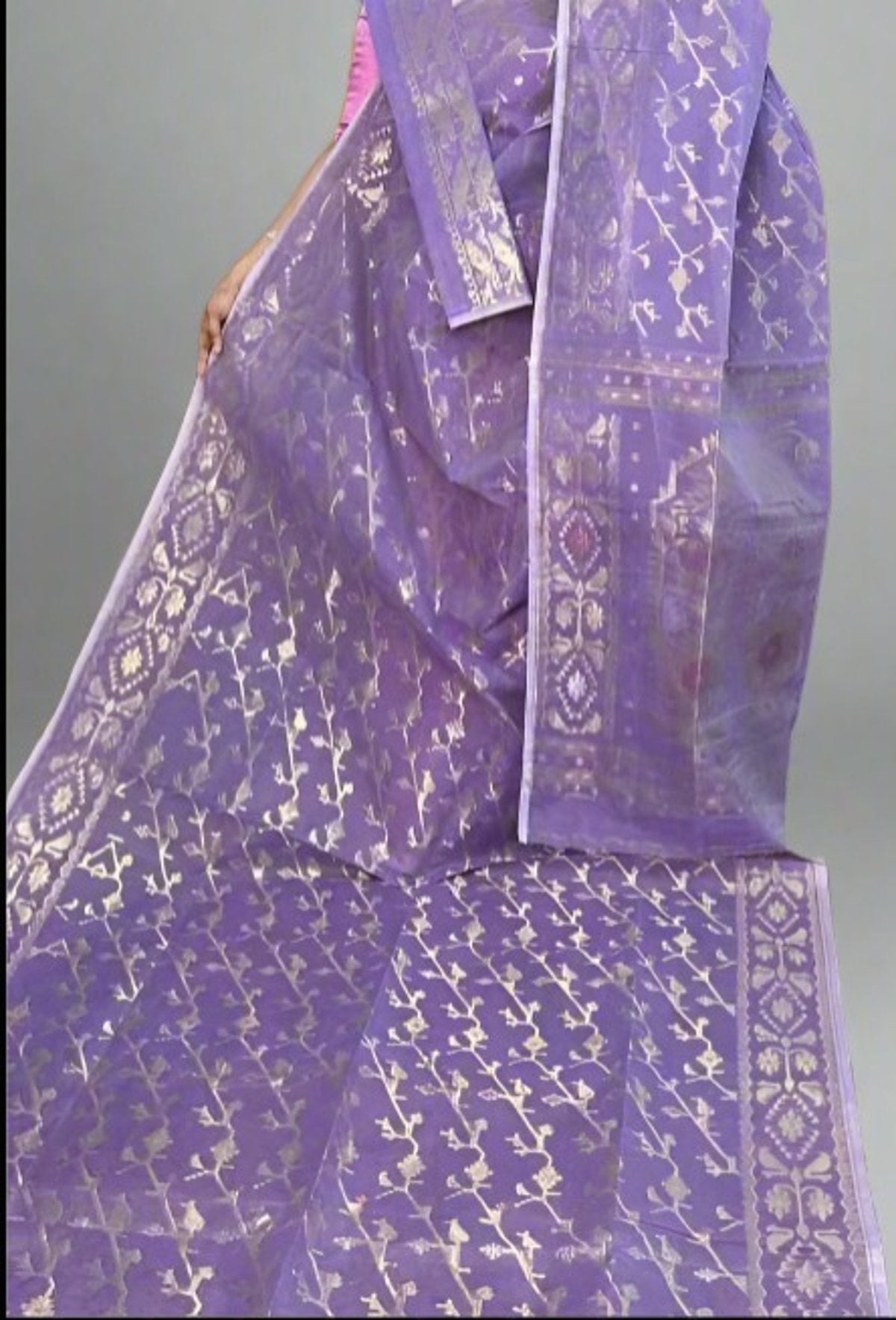 Premium Dhakai Jamdani Saree with Traditional Zari Work