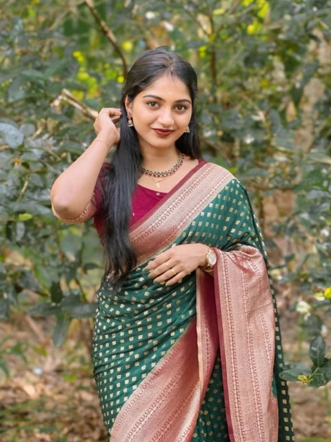 Women's Silk Printed Saree With Unstitched Blouse 5.5Mtr (Green-Red)