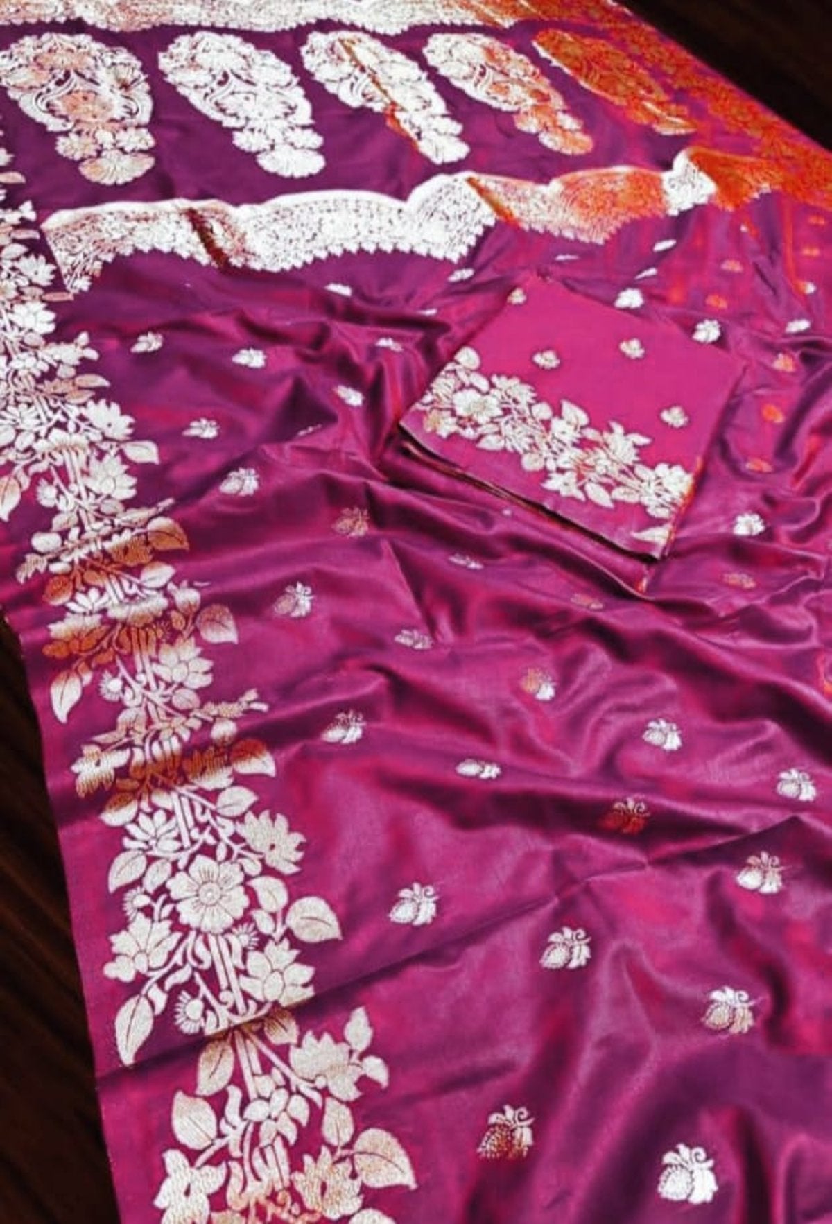 Super soft pure doulton lite weight open border banarasi Silk