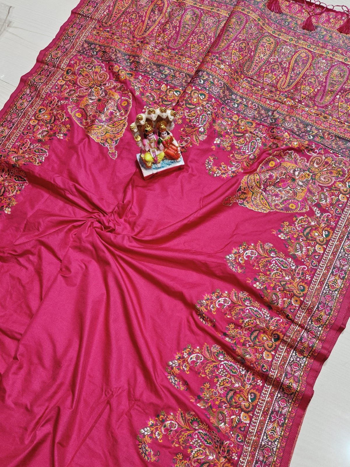 Luxurious Pashmina Silk Saree featuring Intricate Kalka Weave