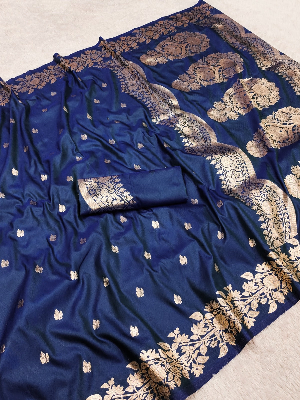 Super soft pure doulton lite weight open border banarasi Silk