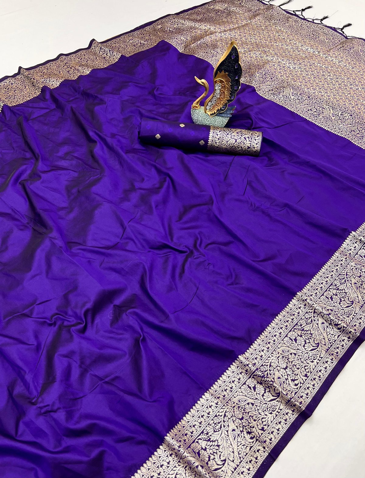 Super soft (premium quality) pure doulton lite weight banarasi Silk