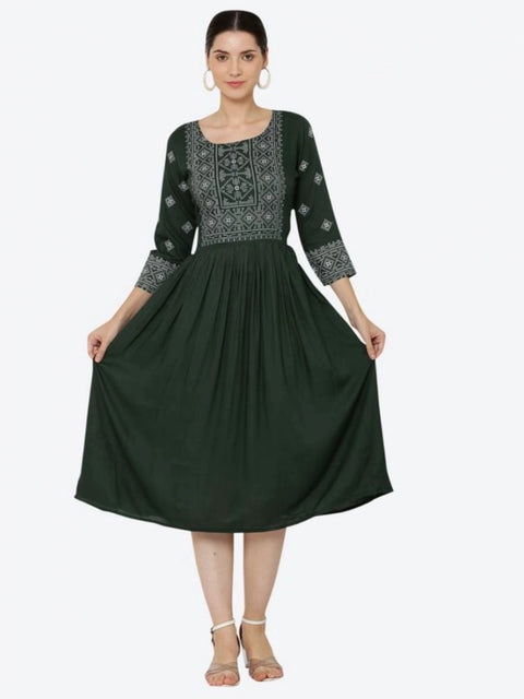Generic Women's Casual Rayon 3-4th Sleeves Kurti (Green)