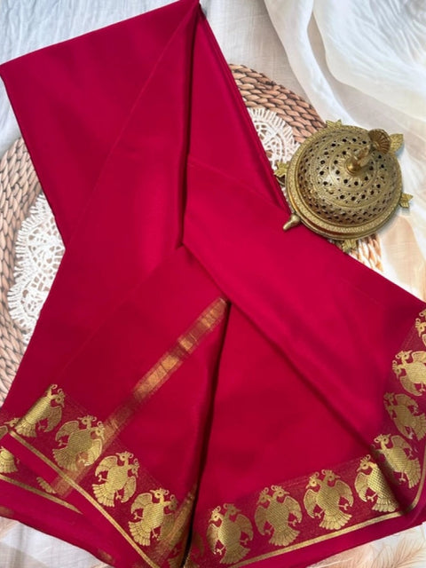 Women's Crepe Chit Pallu Solid Saree With Unstitched Blouse 5.5Mtr (Red)