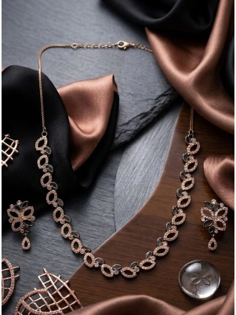 Women's Brass Silver Plated Necklace set (Silver)