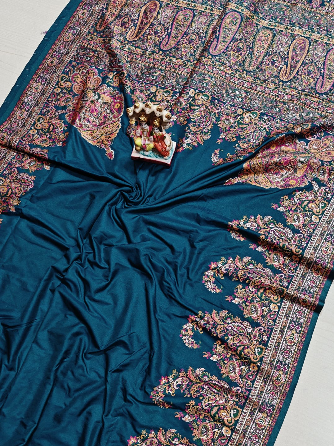 Luxurious Pashmina Silk Saree featuring Intricate Kalka Weave