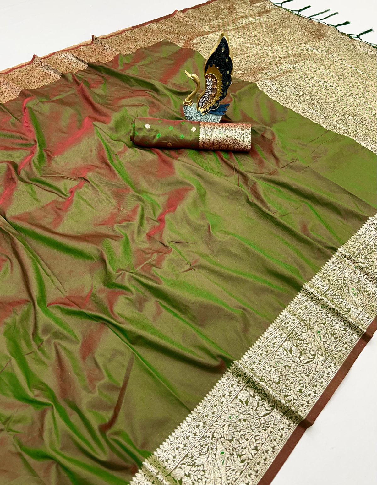 Super soft (premium quality) pure doulton lite weight banarasi Silk