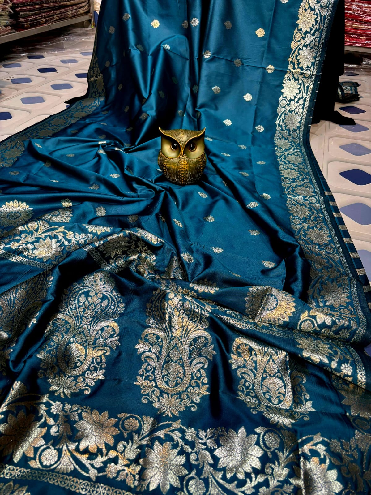 Super soft pure doulton lite weight open border banarasi Silk