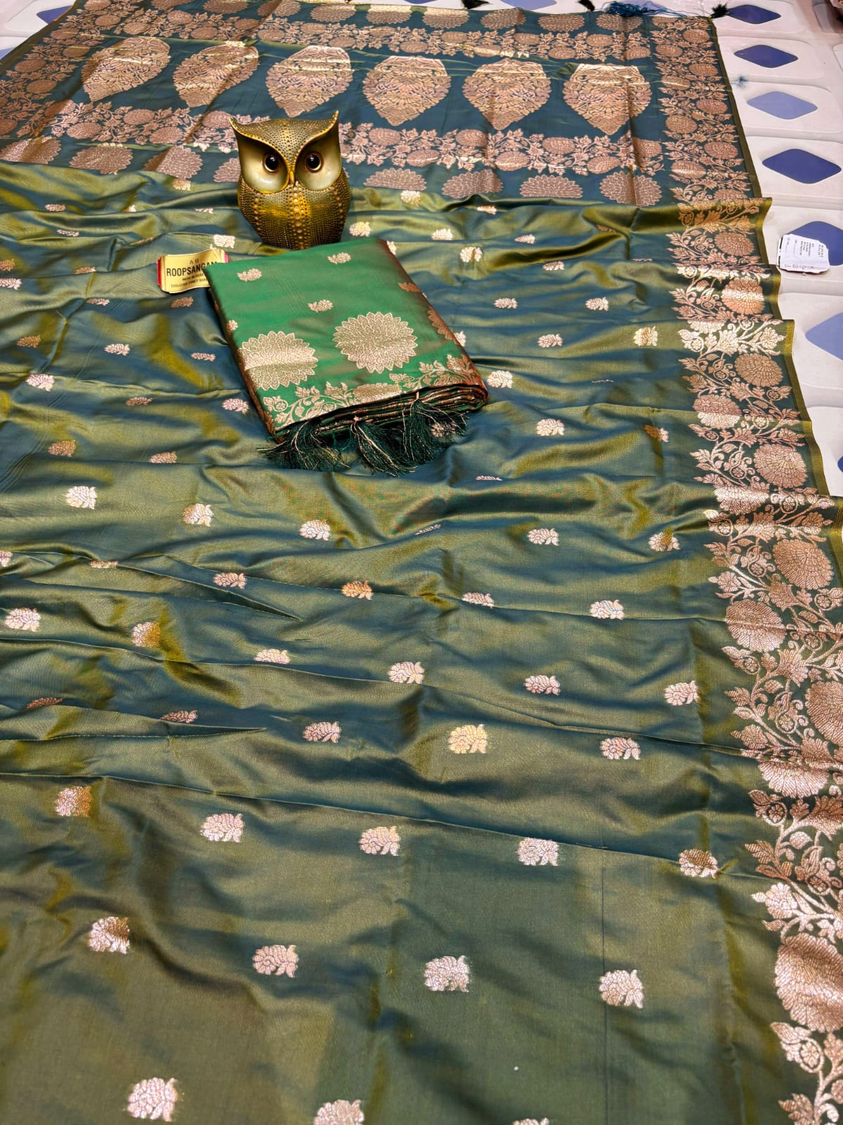 Super soft pure doulton lite weight open border banarasi Silk
